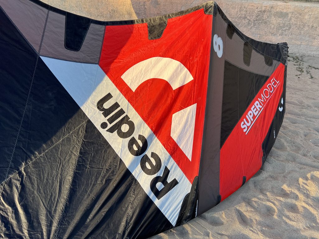 AILE DE KITESURF REEDIN SUPERMODEL V3 BLACK 8M (OCCASION) – Image 3